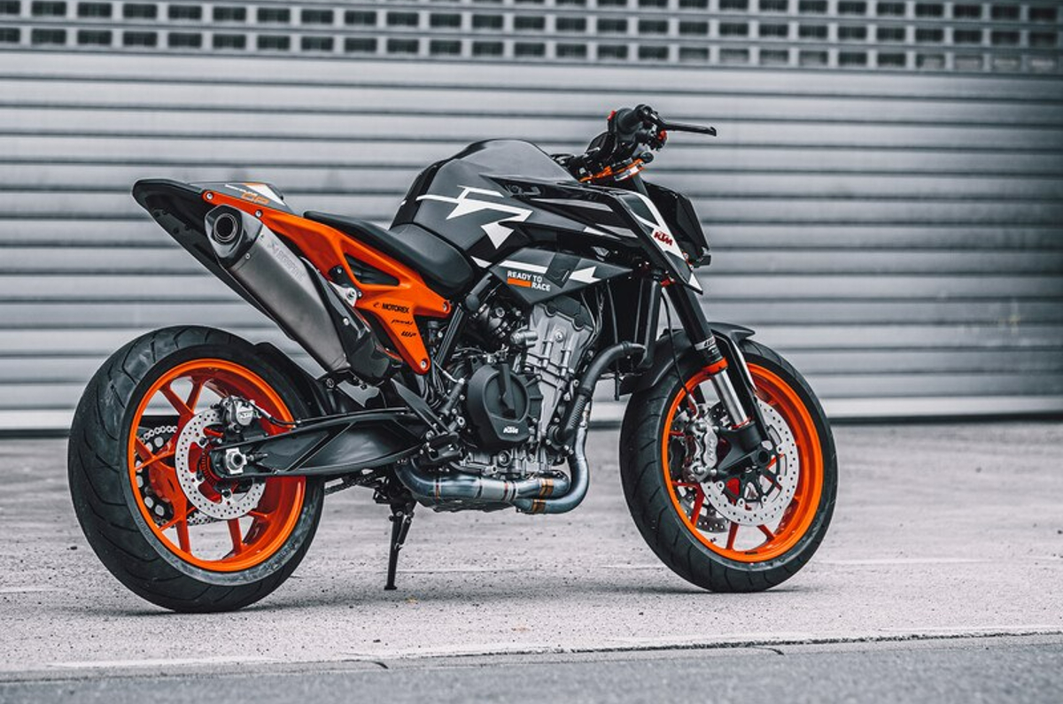 2023 KTM 790 Duke unveiled.